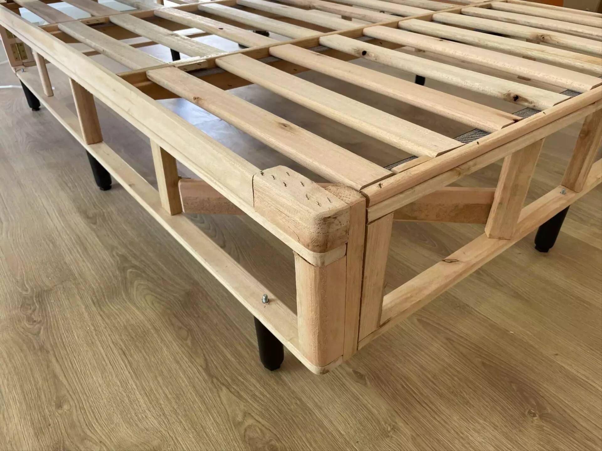 construção estrutura de cama